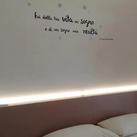 A Casa Mia 3* Кавайон-Веронезе
